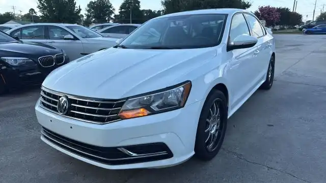 2018 Volkswagen Passat 2.0T S Auto's photo