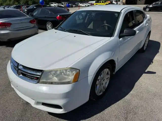 2013 Dodge Avenger SE's photo