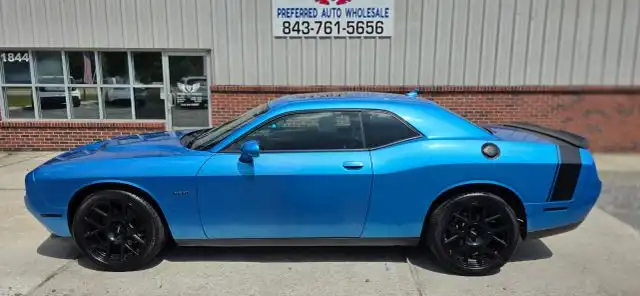 2016 Dodge Challenger R/T Plus's photo
