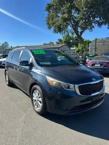 2016 Kia Sedona LX's photo
