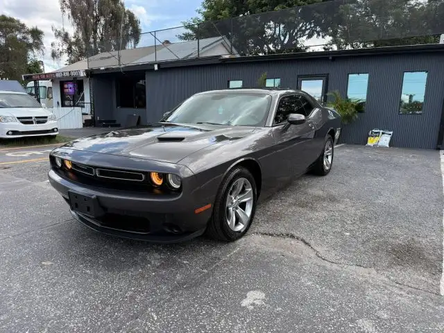 2016 Dodge Challenger SXT's photo