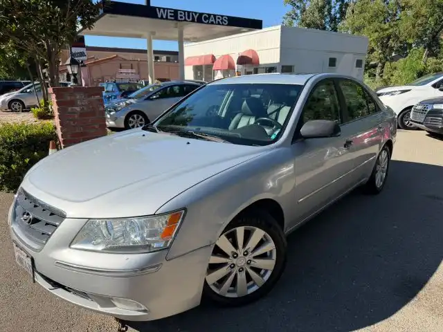 2010 Hyundai Sonata Limited I4 A/T PZEV's photo