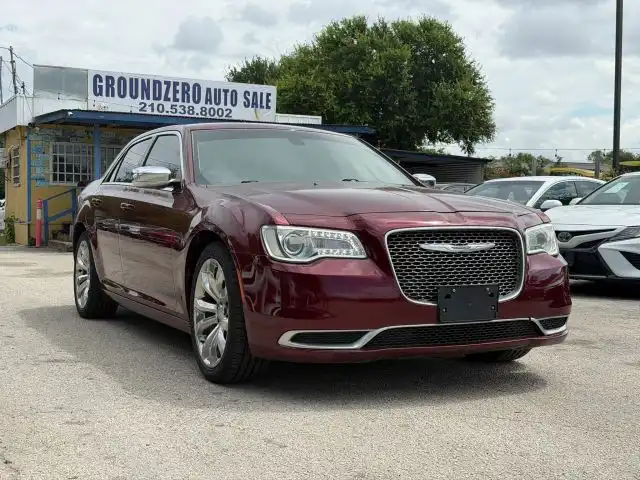 2018 Chrysler 300 Touring's photo