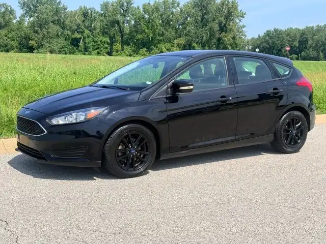2017 Ford Focus 5 Door Hatch SE's photo