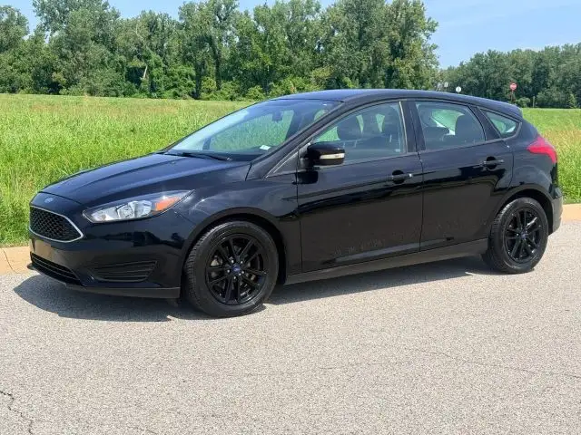 2017 Ford Focus 5 Door Hatch SE's photo