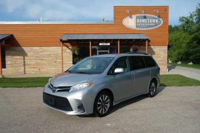 2020 Toyota Sienna LE V6 AWD 7-Passenger's photo