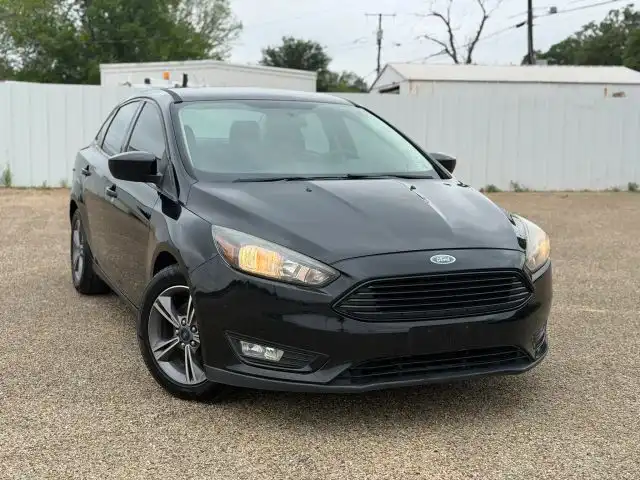 2018 Ford Focus Sedan SE's photo