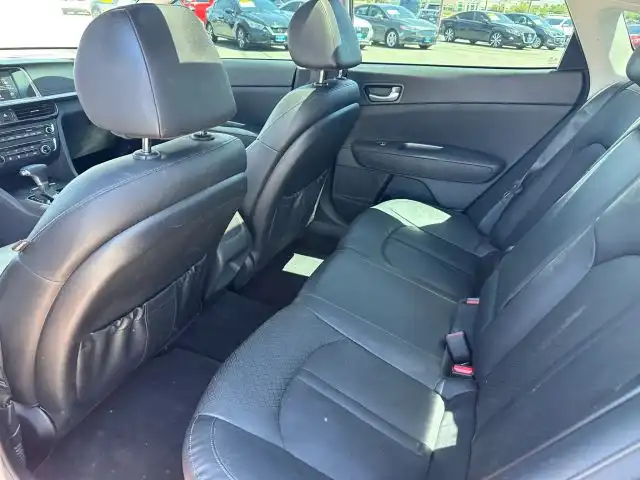 2020 Kia Optima SE's photo