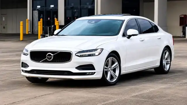 2018 Volvo S90 T5 Momentum AWD's photo