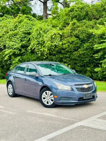 2013 Chevrolet Cruze LS Auto's photo