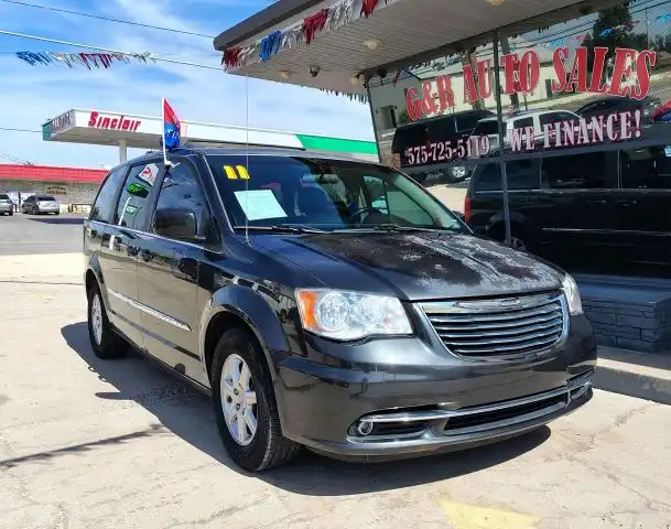 2011 Chrysler Town & Country Touring-L's photo