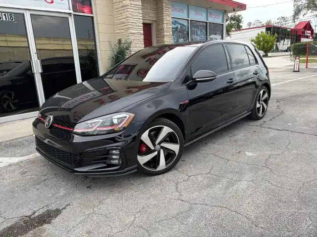 2019 Volkswagen Golf GTI 2.0T SE 4-door's photo