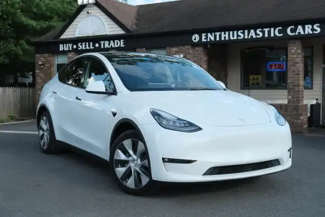 2022 Tesla Model Y Long Range Dual Motor All-Wheel Drive's photo