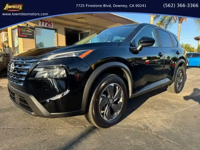 2025 Nissan Rogue SV FWD's photo