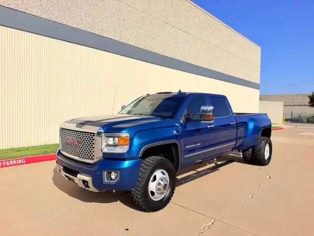 2015 GMC Sierra 4WD Crew Cab Standard Box SRW's photo