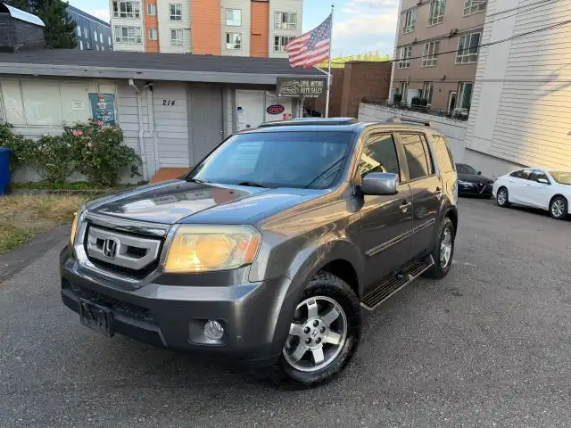 2011 Honda Pilot Touring 4WD w/ NAVI and RES's photo