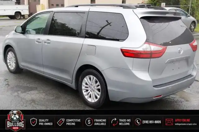 2016 Toyota Sienna XLE V6 7-Passenger Access Seat's photo