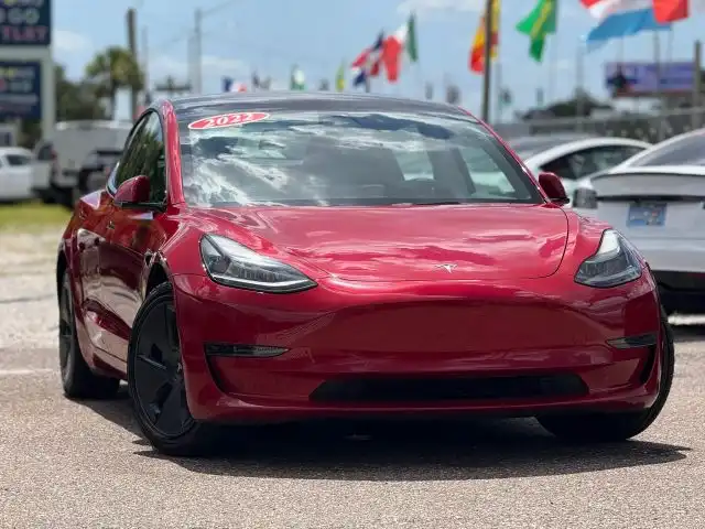 2022 Tesla Model 3 Standard Range Plus's photo