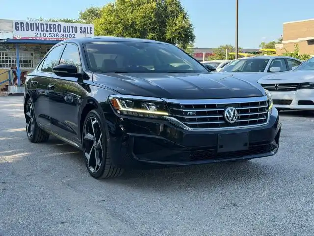 2020 Volkswagen Passat 2.0T R-Line Auto's photo