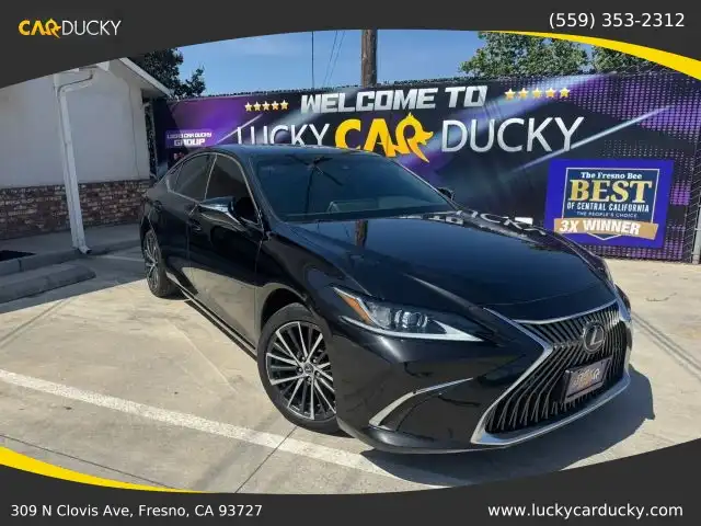 2022 Lexus ES 300h 300h's photo