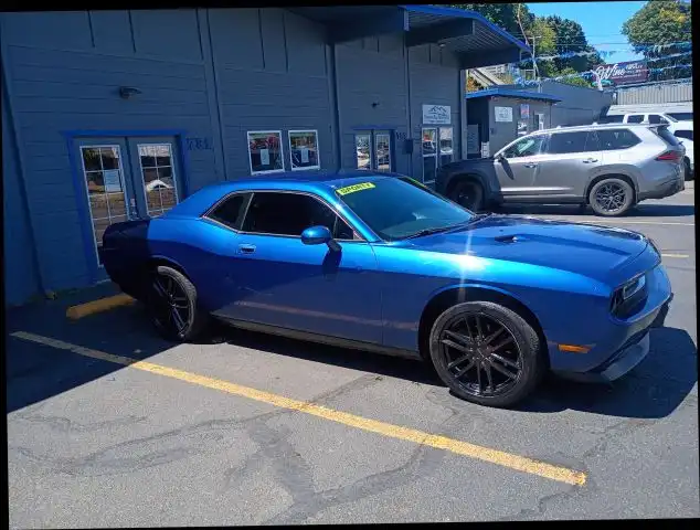 2010 Dodge Challenger SE's photo