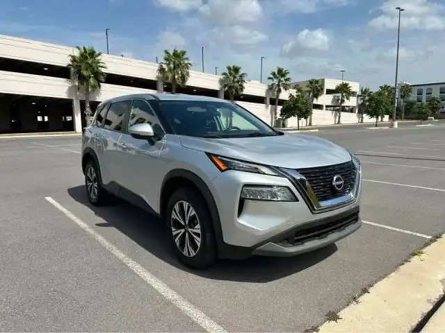 2022 Nissan Rogue SV FWD's photo