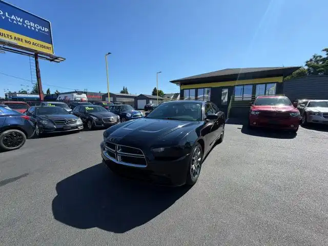 2013 Dodge Charger SE's photo
