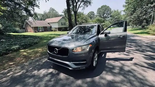 2016 Volvo XC90 T5 FWD Momentum's photo