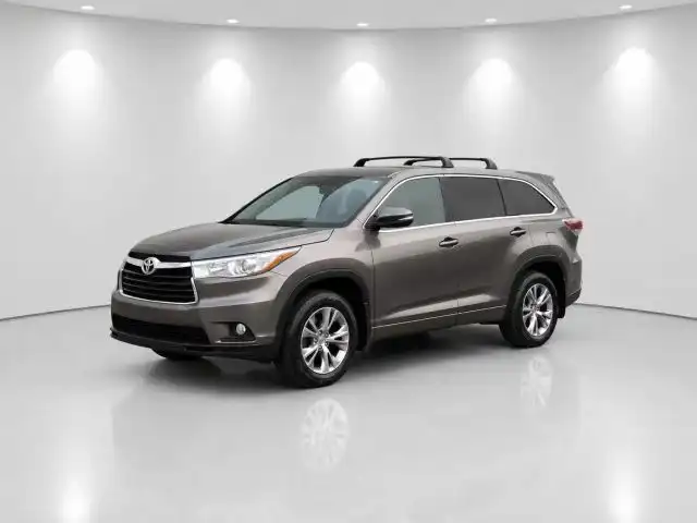2015 Toyota Highlander LE Plus 4WD V6's photo