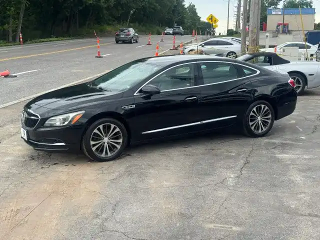 2017 Buick LaCrosse Essence's photo