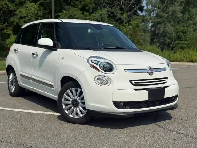 2015 FIAT 500L Lounge's photo