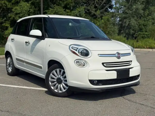 2015 FIAT 500L Lounge's photo