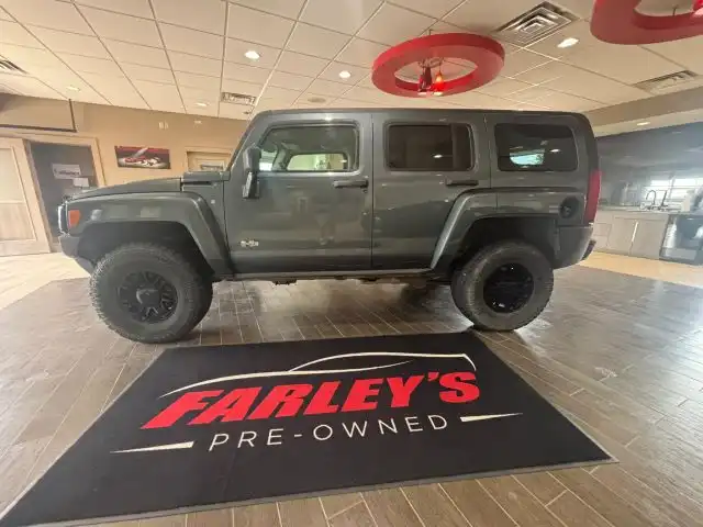 2006 Hummer H3 SUV's photo