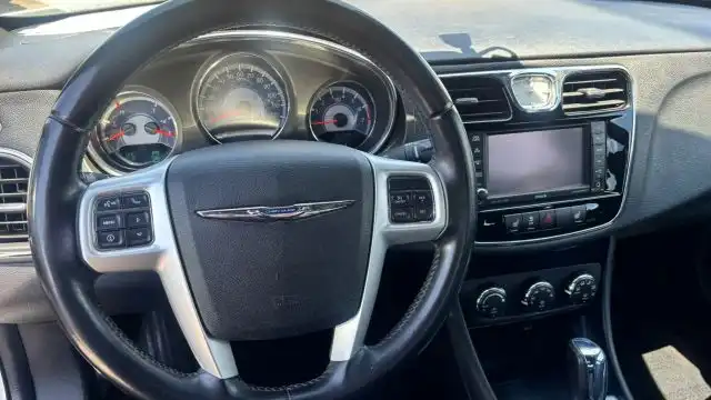 2012 Chrysler 200 Limited's photo