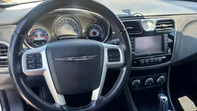 2012 Chrysler 200 Limited's photo