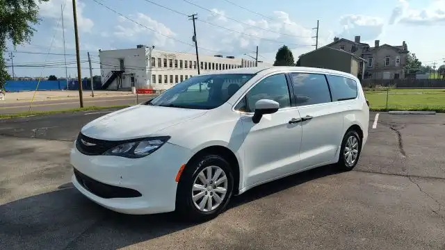 2021 Chrysler Voyager L's photo