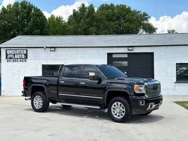 2018 GMC Sierra 4WD Crew Cab Standard Box Denali's photo