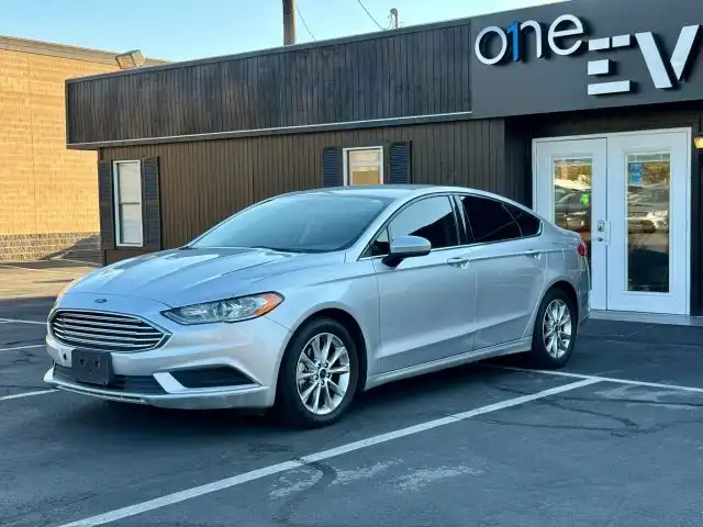 2017 Ford Fusion SE FWD's photo