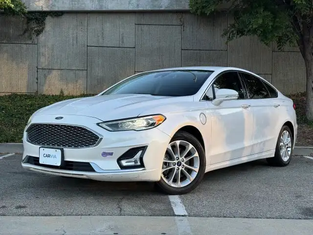 2019 Ford Fusion Plug-In Hybrid Titanium's photo