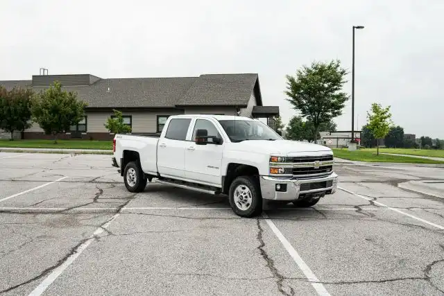 2019 Chevrolet Silverado HD LT 4WD Crew Cab Standard Box's photo