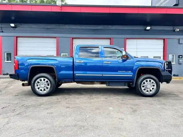 2015 GMC Sierra 4WD Crew Cab Short Box's photo
