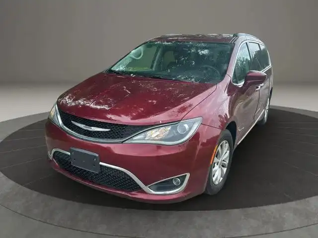 2017 Chrysler Pacifica Touring-L's photo