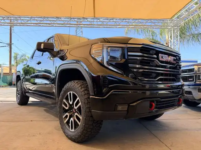 2023 GMC Sierra 4WD Crew Cab Short Box AT4's photo