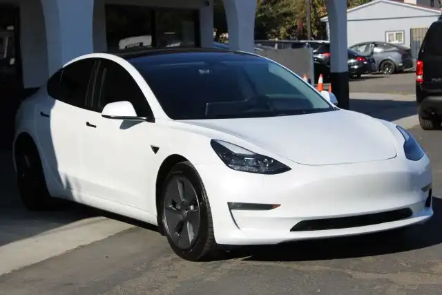 2022 Tesla Model 3 Long Range Dual Motor All-Wheel Drive's photo
