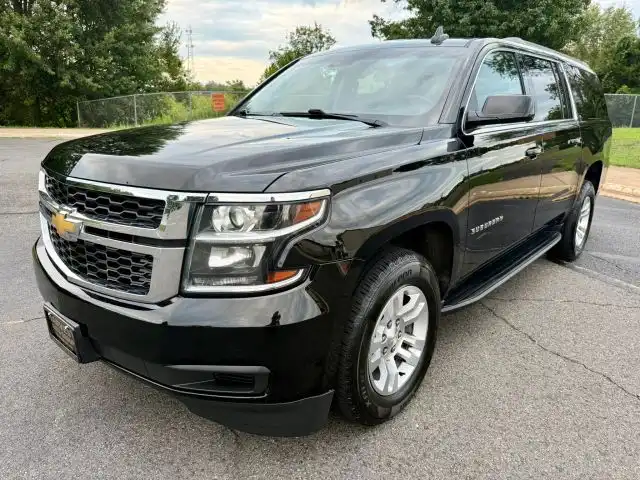 2019 Chevrolet Suburban 4WD 1500 LT's photo