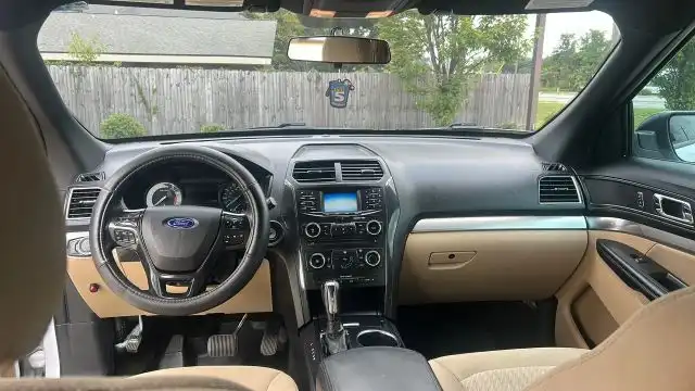 2017 Ford Explorer Base 4WD's photo