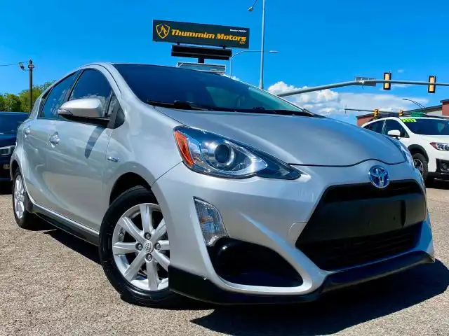 2017 Toyota Prius c Two's photo