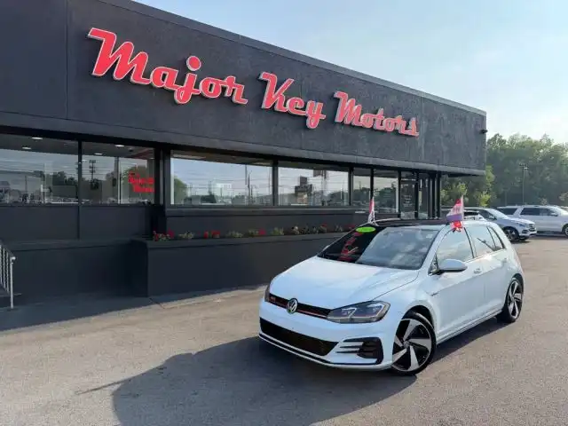 2019 Volkswagen Golf GTI 2.0T SE 4-door's photo