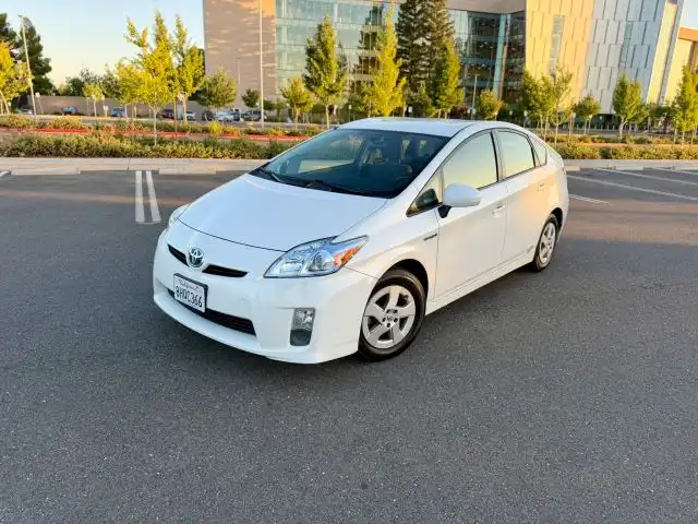2011 Toyota Prius III's photo