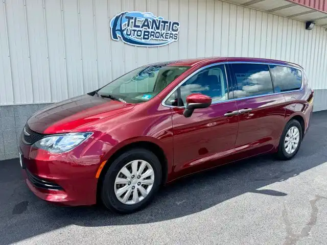 2020 Chrysler Voyager L's photo